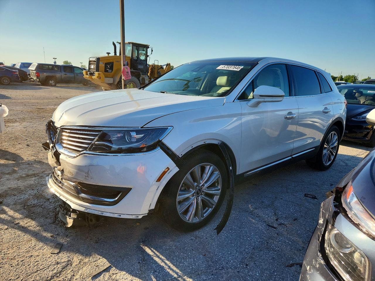 2016 Lincoln MKX Reserve, VIN 2LMTJ8LP4GBL59474 — Перед