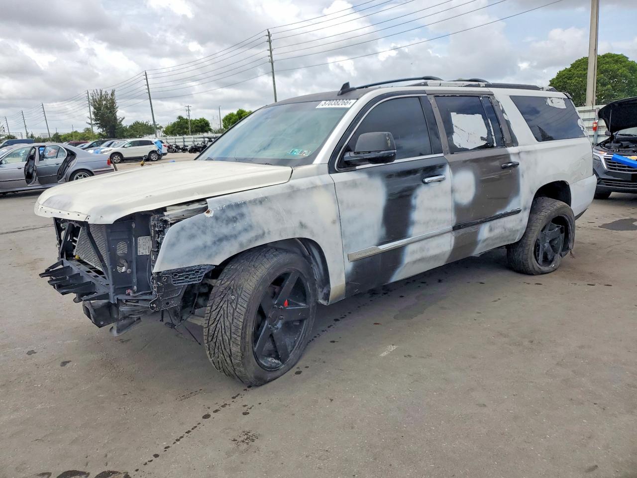2016 Cadillac Escalade ESV Luxury Collection, VIN 1GYS4HKJ9GR177082 — Stripped