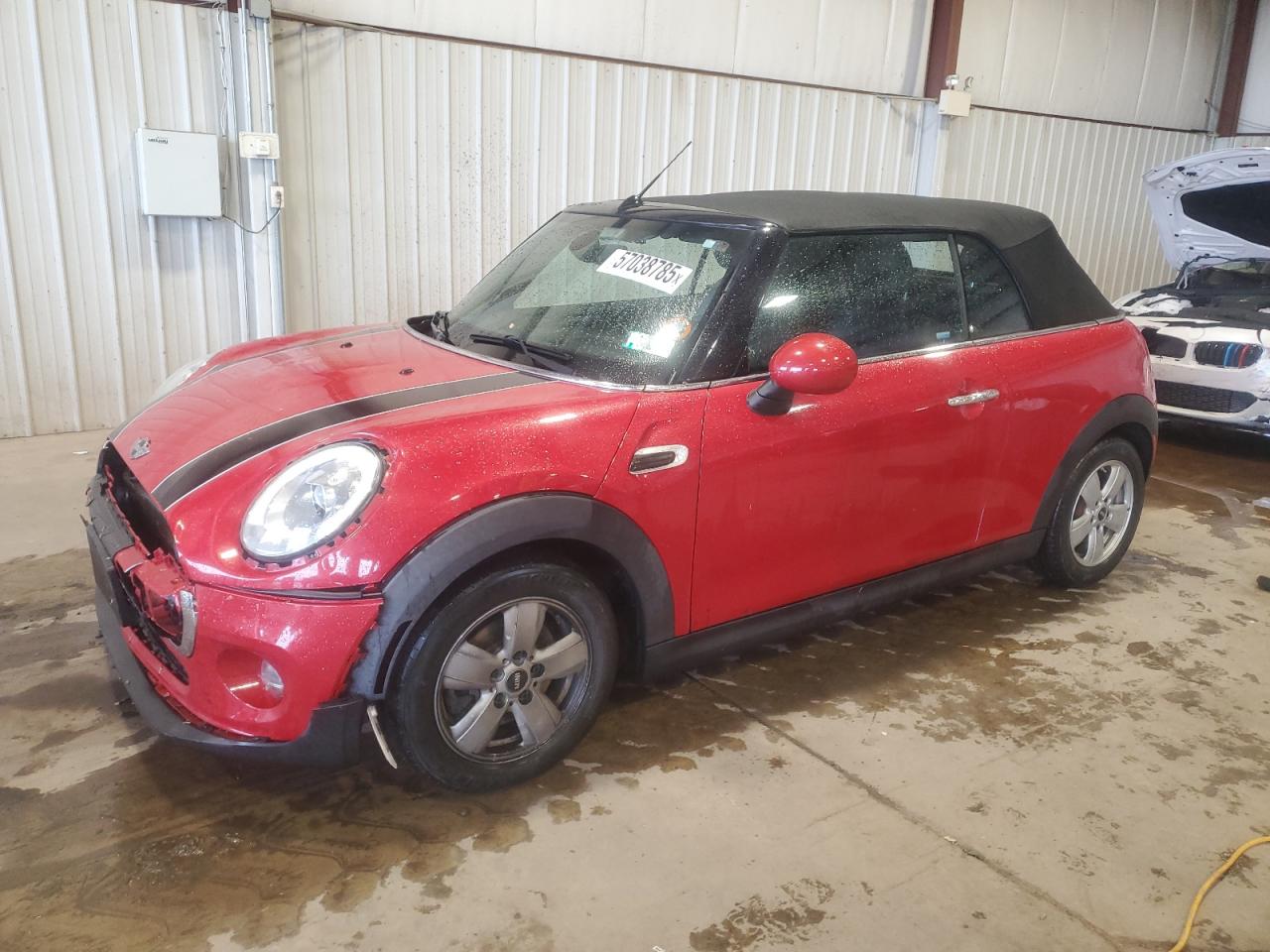 2018 MINI Convertible Cooper, VIN WMWWG5C52J3D00536 — Перед