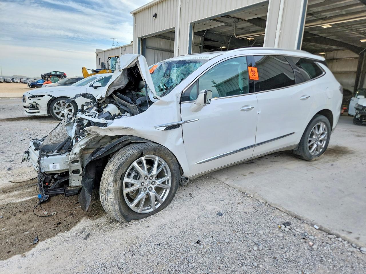 2024 Buick Enclave Premium, VIN 5GAEVBKWXRJ102984 — Front end