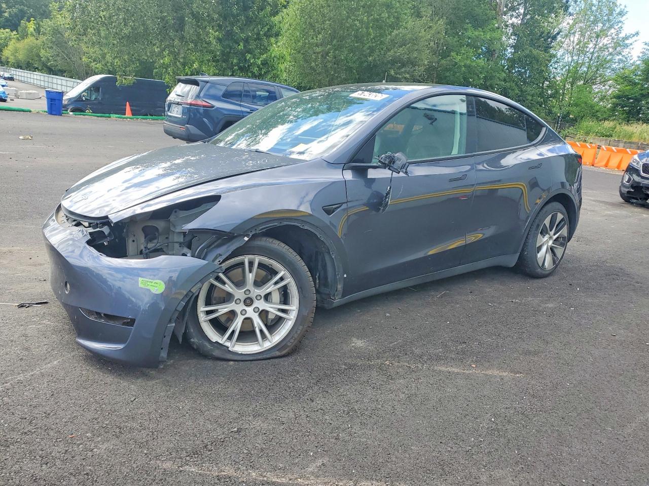 2023 Tesla Model Y Long Range, VIN 7SAYGDEE8PF639526 — Front end