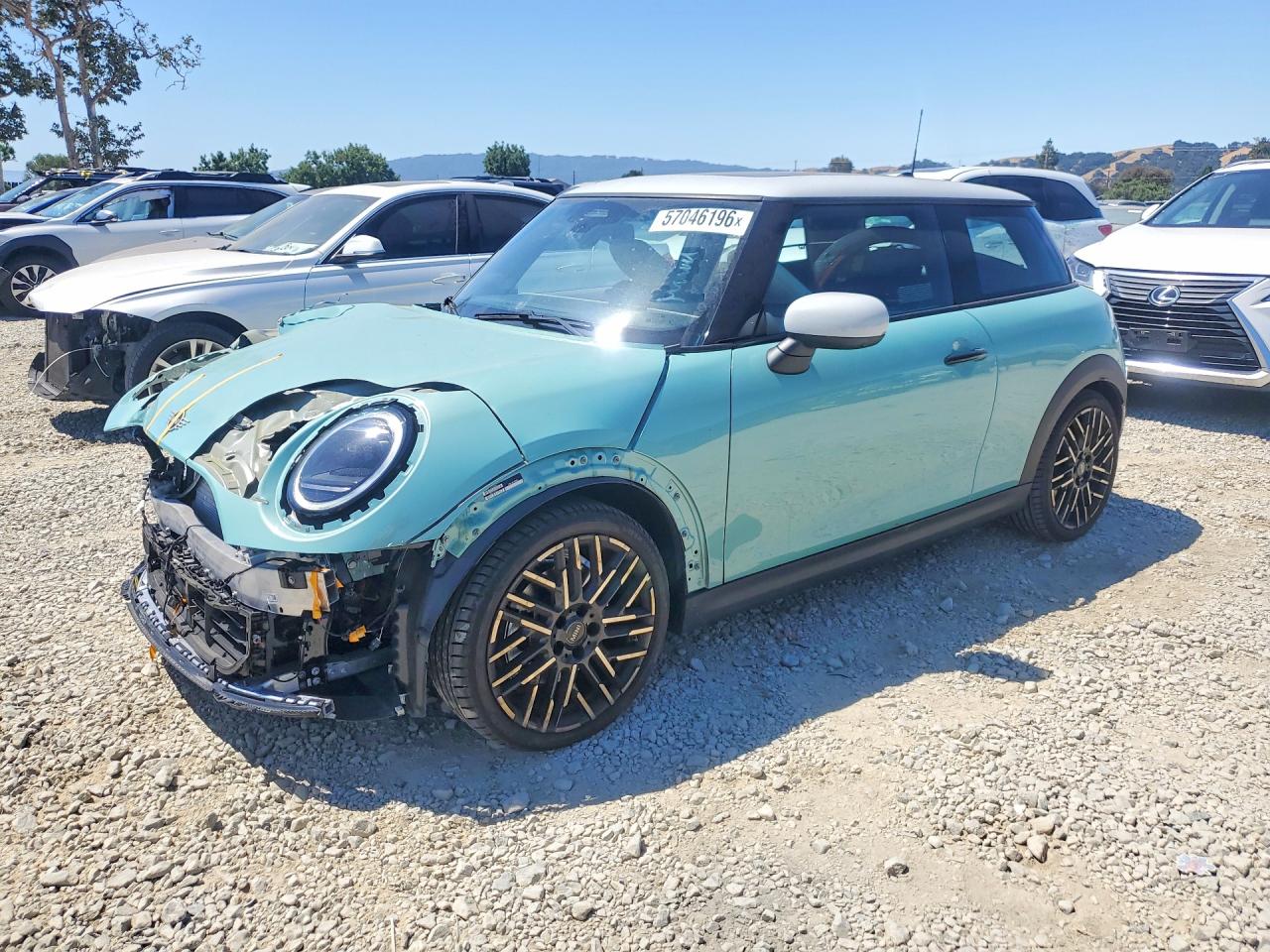 2025 MINI Hardtop Cooper, VIN WMW13GD00S2W58596 — Перед