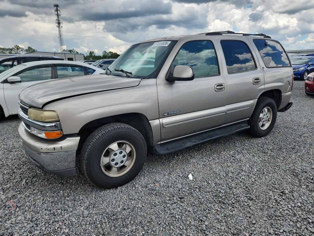2000 Chevrolet Tahoe LS, VIN 1GNEC13T6YJ189601 — Rear end