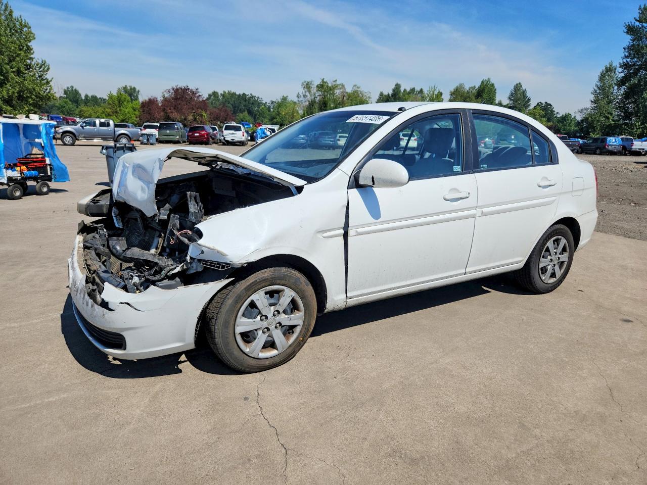 2009 Hyundai Accent Auto GLS, VIN KMHCN46C79U283179 — Front end