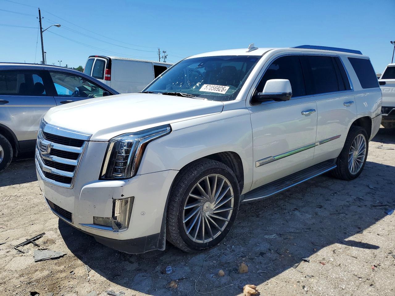 2017 Cadillac Escalade, VIN 1GYS3AKJ7HR352652 — Front end