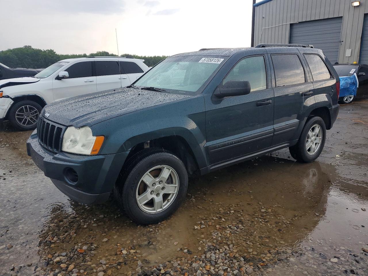 2005 Jeep Grand Cherokee Laredo, VIN 1J4GS48K05C633152 — Side