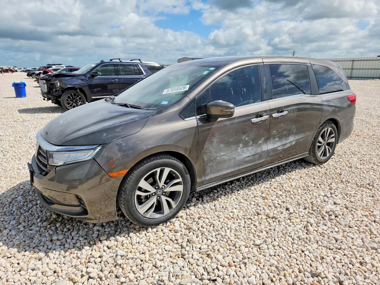 2021 Honda Odyssey Touring, VIN 5FNRL6H89MB030729 — Front end