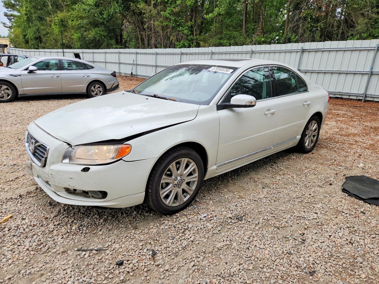 2010 Volvo S80 I6, VIN YV1982AS6A1118149 — Front end