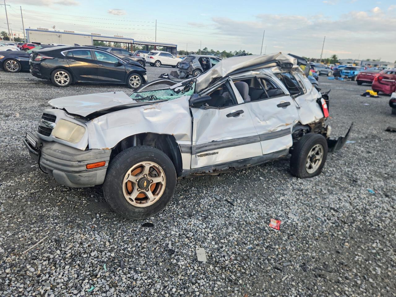 2000 Chevrolet Tracker, VIN 2CNBJ13CXY6927393 — Rollover