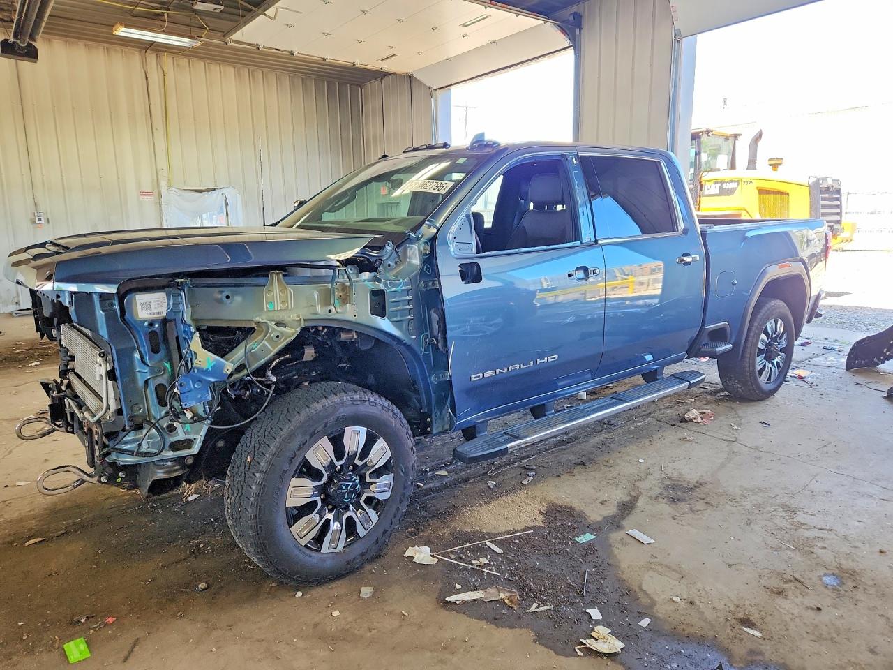 2025 GMC Sierra 2500HD Denali, VIN 1GT4UREYXSF352463 — Front end