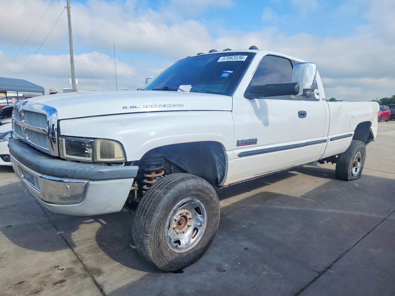 1999 Dodge 2500, VIN 1B7KF2364XJ585706 — Зад
