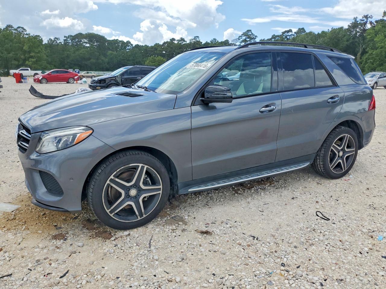 2017 Mercedes-Benz GLE 400, VIN 4JGDA5GB7HA864578 — Бок