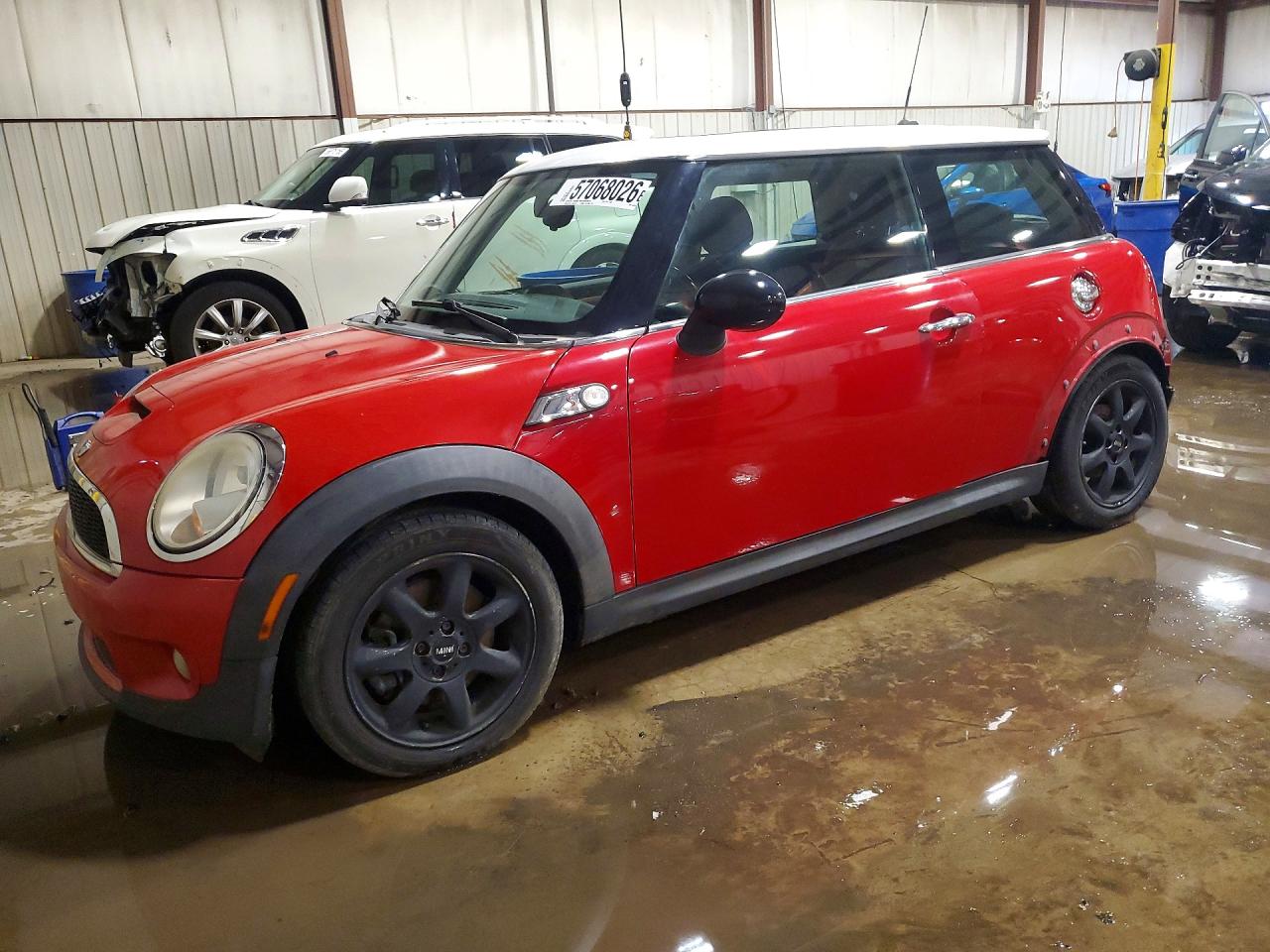2010 MINI Hardtop S, VIN WMWMF7C53ATX45225 — Side