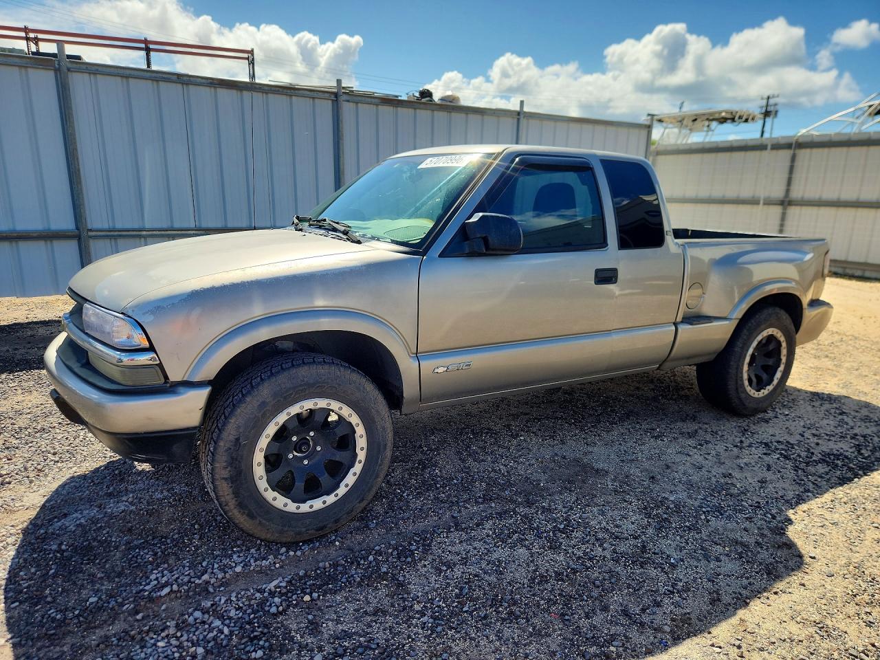 2003 Chevrolet S-10 LS, VIN 1GCCS19X338280970 — Rear end
