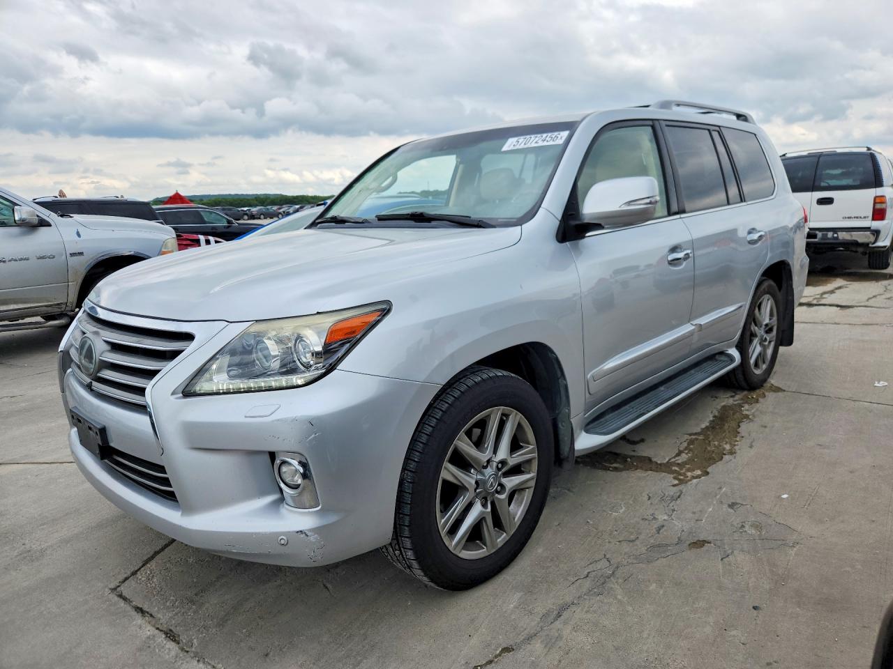 2014 Lexus LX 570, VIN JTJHY7AX8E4154825 — Side