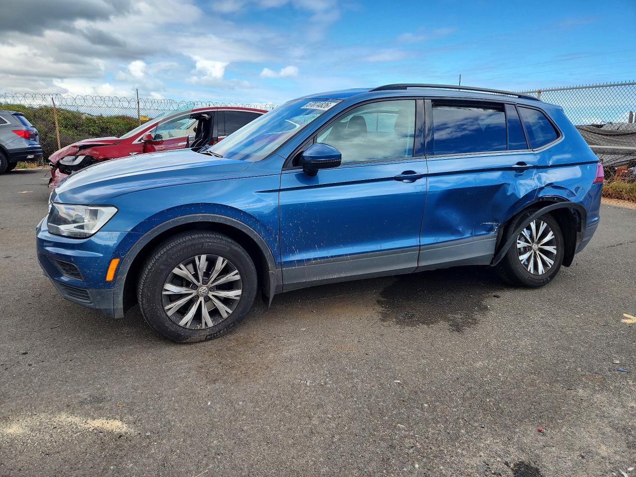 2019 Volkswagen Tiguan S, VIN 3VV1B7AX2KM192879 — Бок