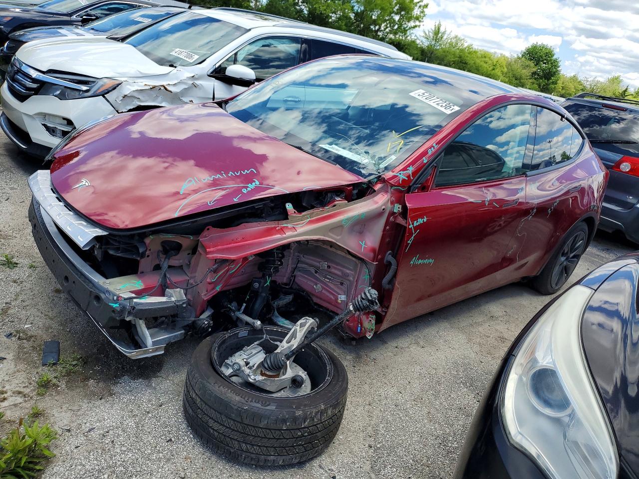 2024 Tesla Model Y Long Range, VIN 7SAYGAEE1RF168028 — Front end