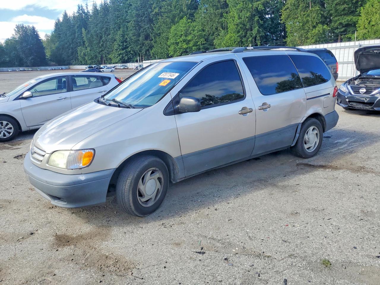 2001 Toyota Sienna LE, VIN 4T3ZF13C61U333611 — Rear end