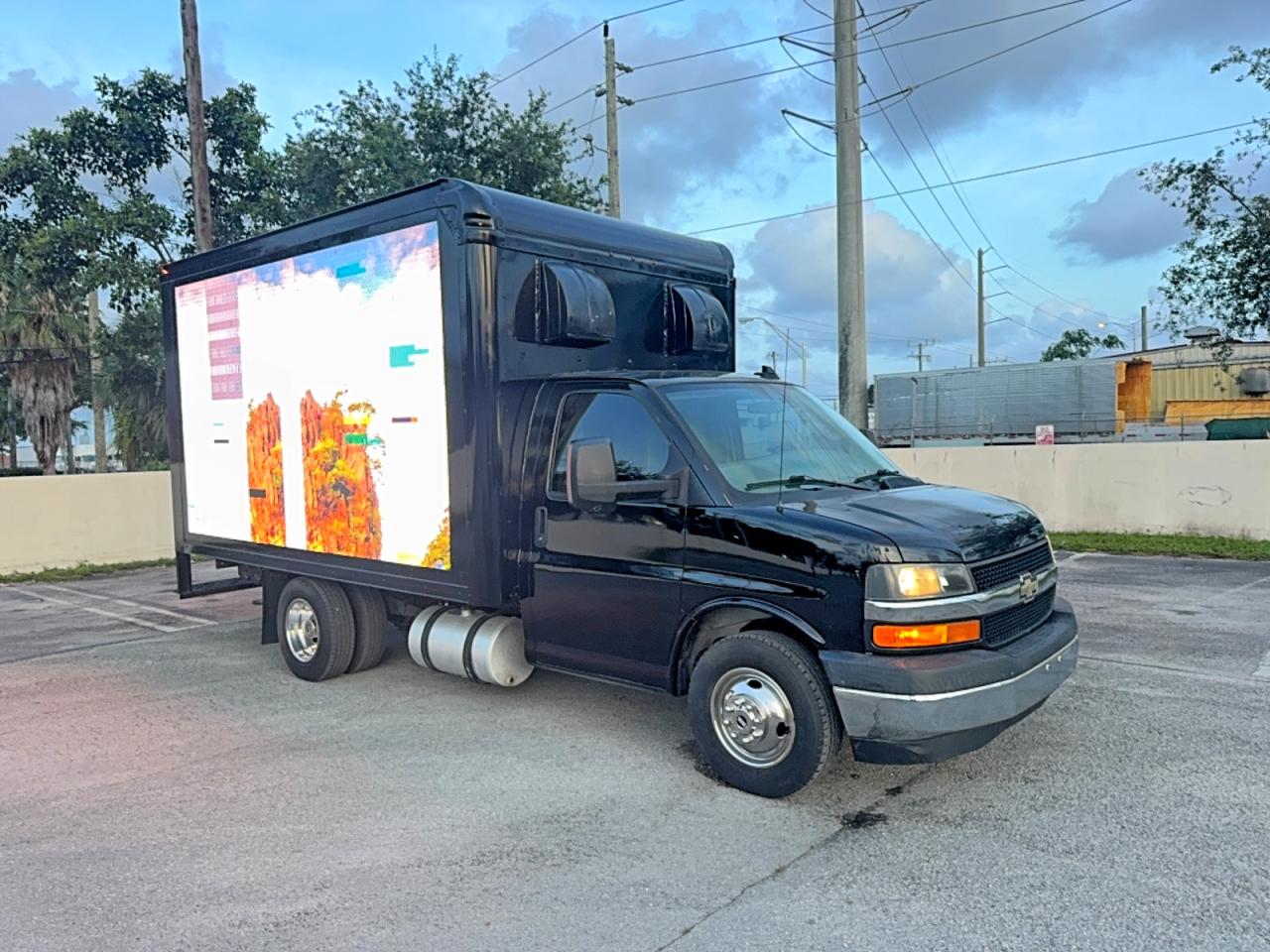 2019 Chevrolet Express Commercial, VIN 1HA3GRCG0KN000104 — Normal wear