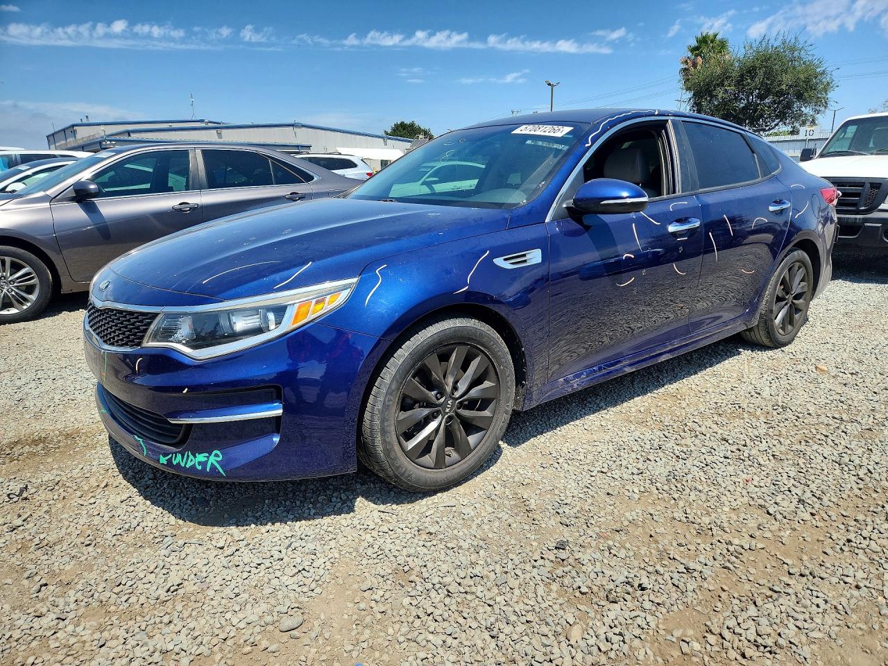 2016 Kia Optima LX, VIN 5XXGT4L32GG007673 — Front end
