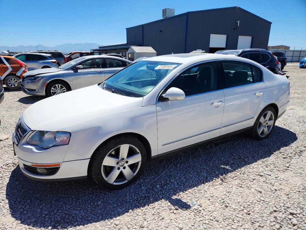 2009 Volkswagen Passat Komfort, VIN WVWJK73CX9E012315 — Minor dents and scratches