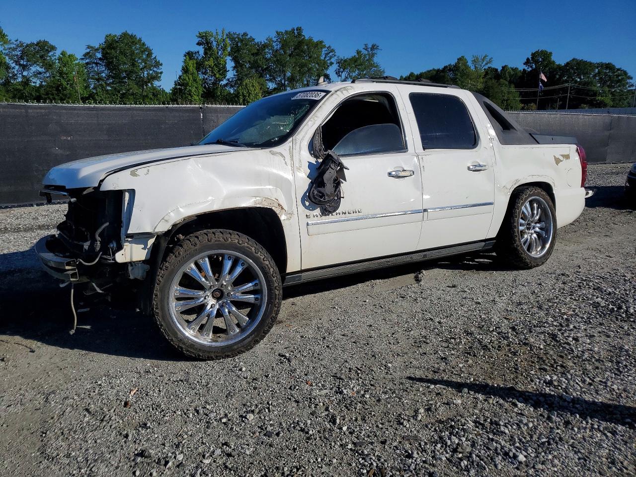 2009 Chevrolet Avalanche LTZ, VIN 3GNFK32069G149094 — Rear end