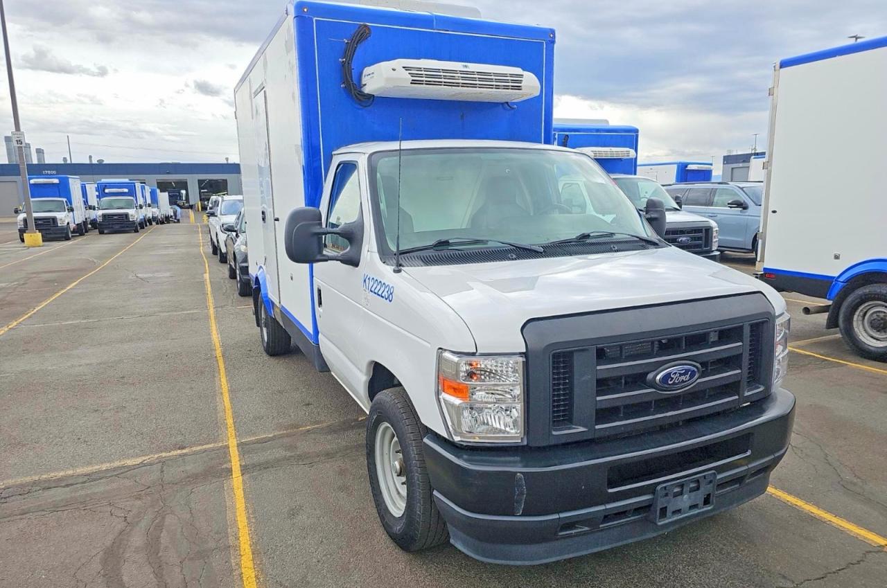 2024 Ford E-Series Commercial, VIN 1FDWE3FN5RDD00733 — Normal wear