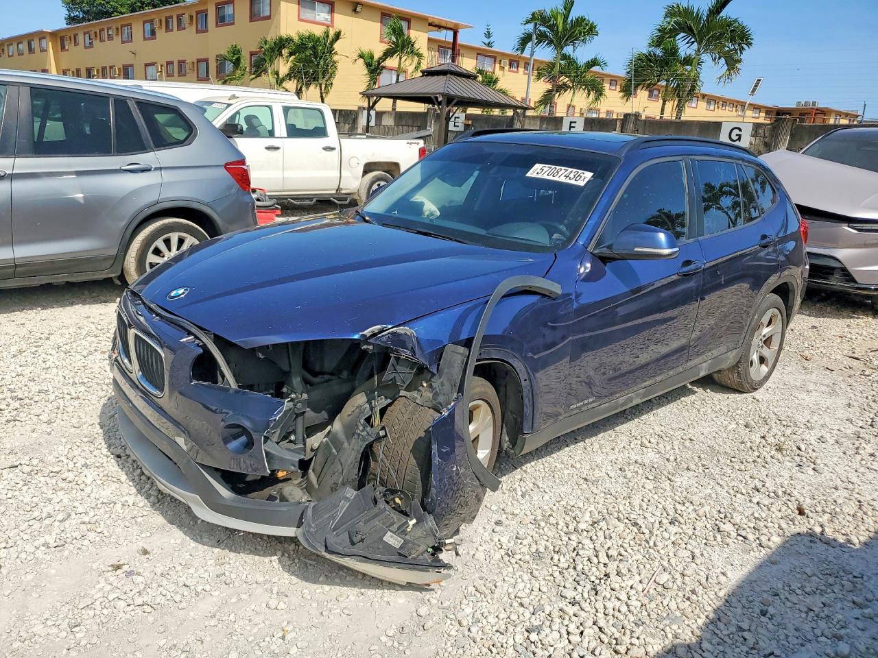 2015 BMW X1 sDrive28i, VIN WBAVM1C50FV316109 — Front end
