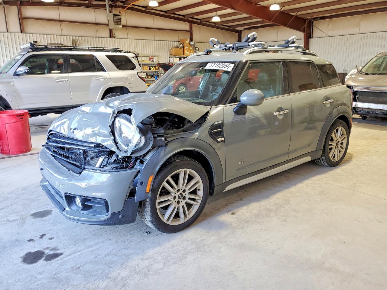 2017 MINI Countryman Cooper, VIN WMZYV5C30H3E01973 — Перед