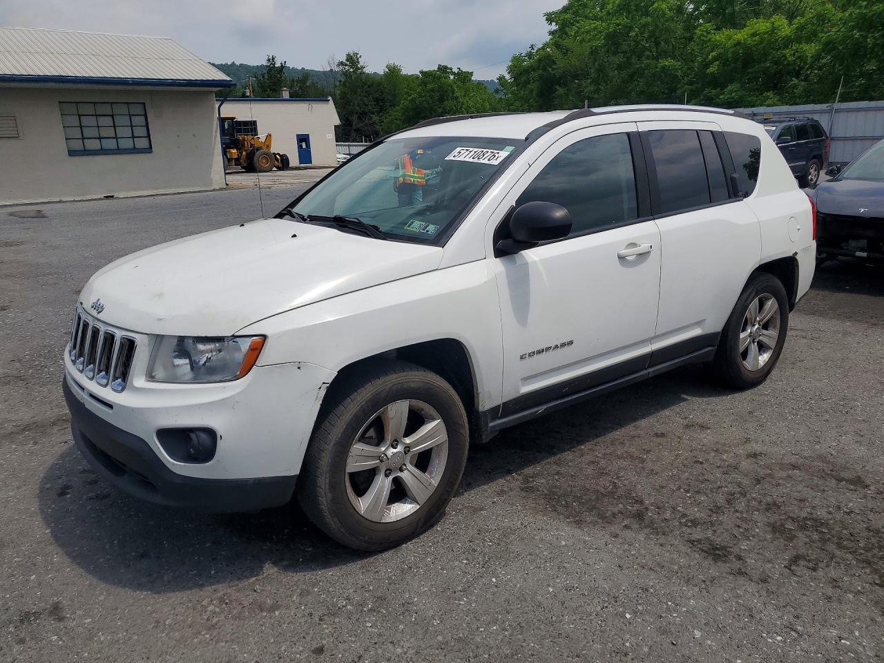 2013 Jeep Compass Sport, VIN 1C4NJDBB6DD167972 — Front end
