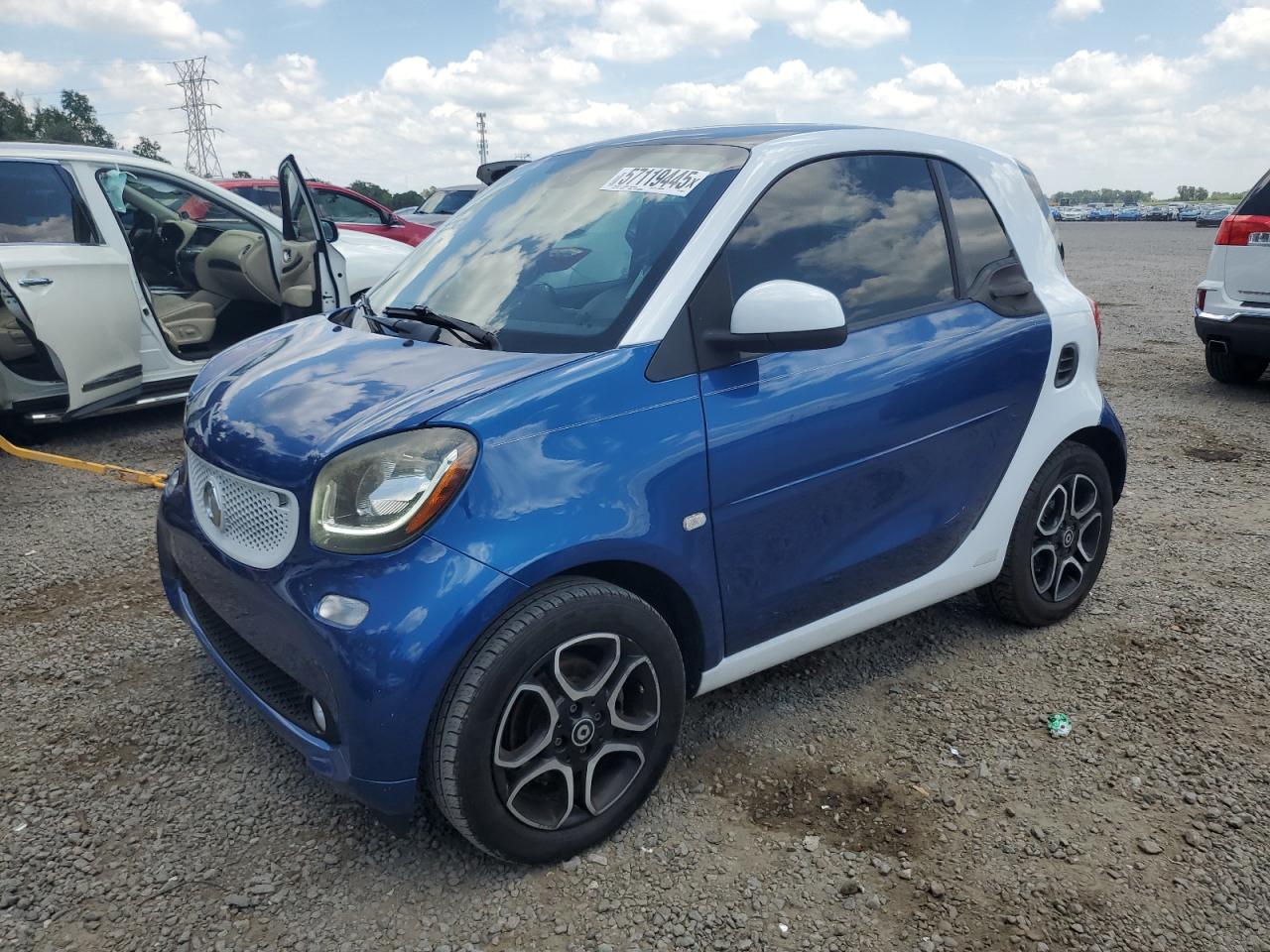2016 Smart fortwo Passion, VIN WMEFJ5DA5GK058855 — Днище