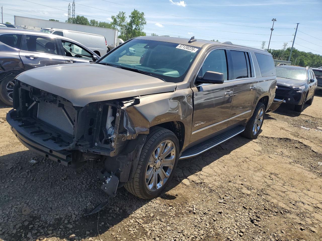 2016 GMC Yukon XL Denali, VIN 1GKS2HKJ6GR420914 — Front end
