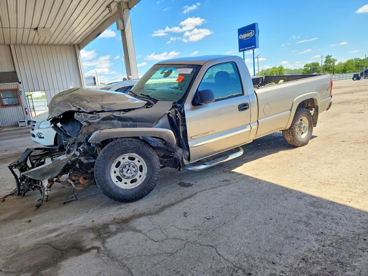 2003 GMC Sierra 2500HD Work Truck, VIN 1GTHK24U13E100718 — Front end