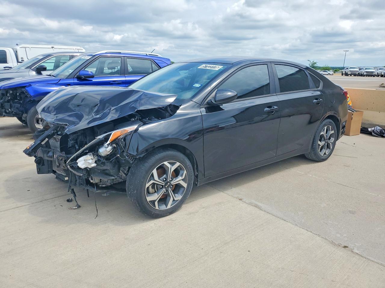 2021 Kia Forte LXS, VIN 3KPF24AD4ME411735 — Front end