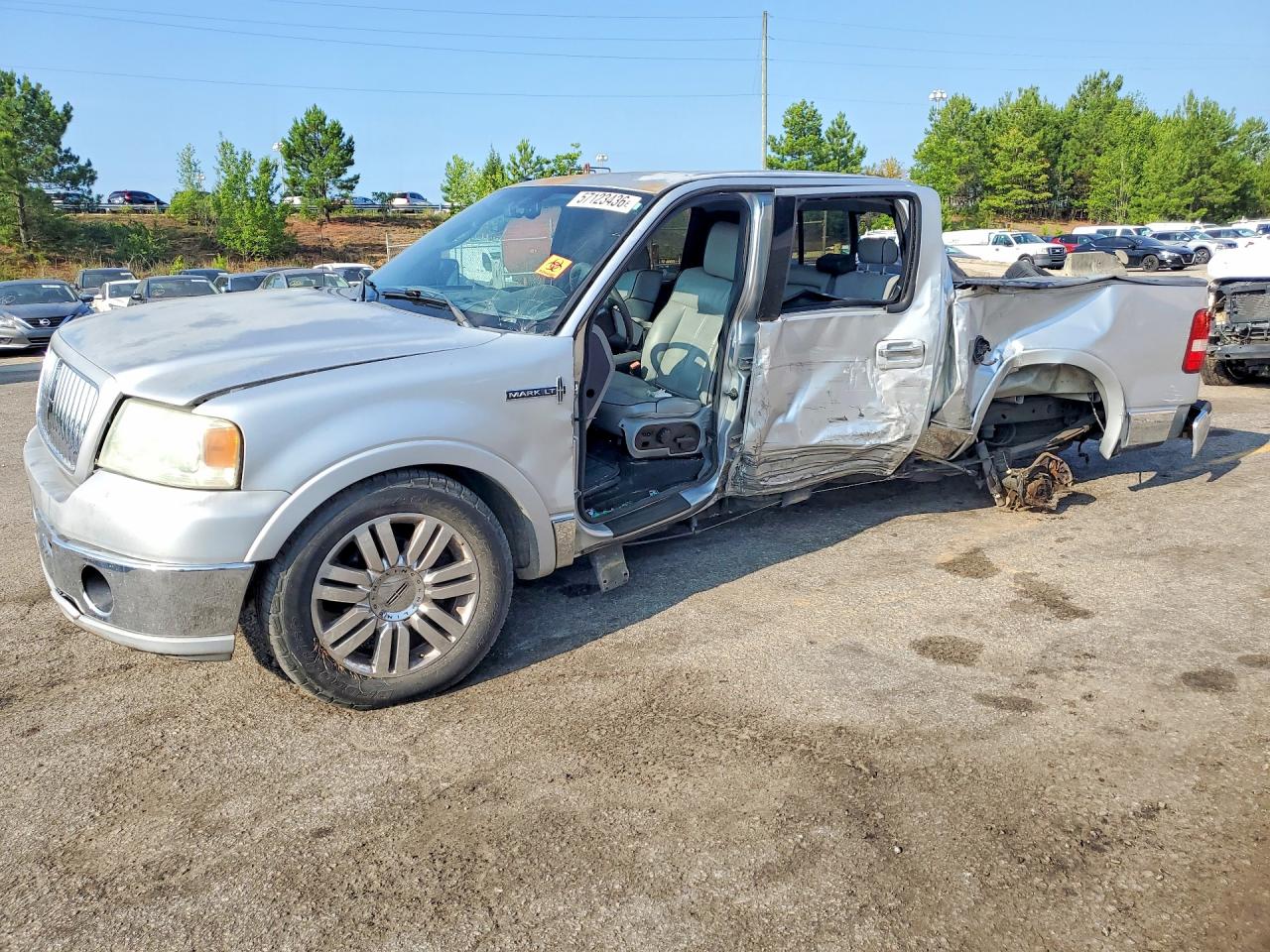 2006 Lincoln Mark LT, VIN 5LTPW165X6FJ25189 — Бок
