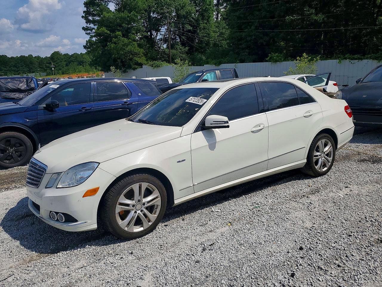 2011 Mercedes-Benz E 350 Luxury, VIN WDDHF2EB5BA298622 — Minor dents and scratches