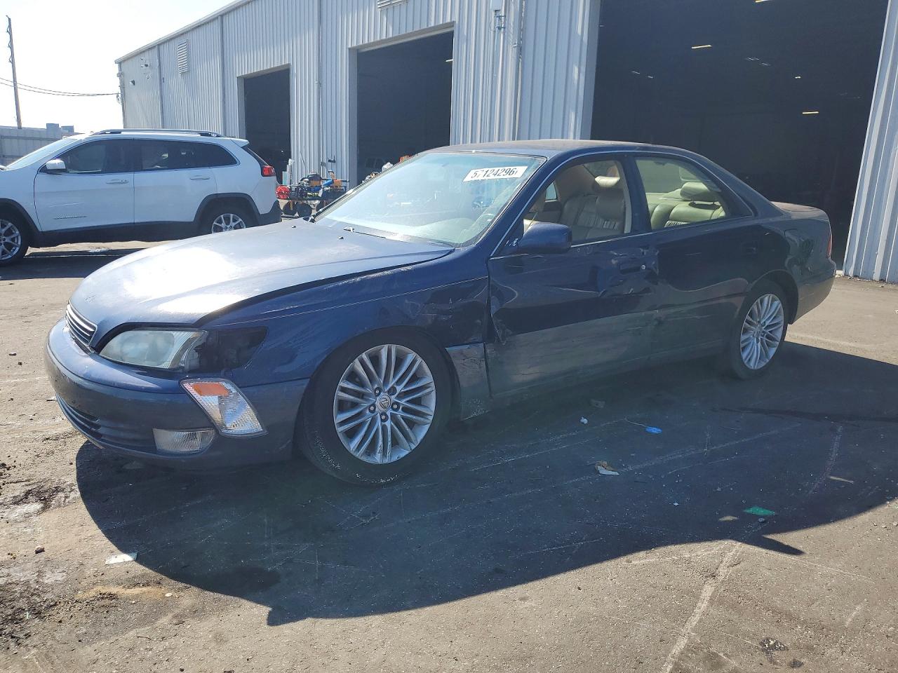 1998 Lexus ES 300, VIN JT8BF28G0W5042067 — Front end
