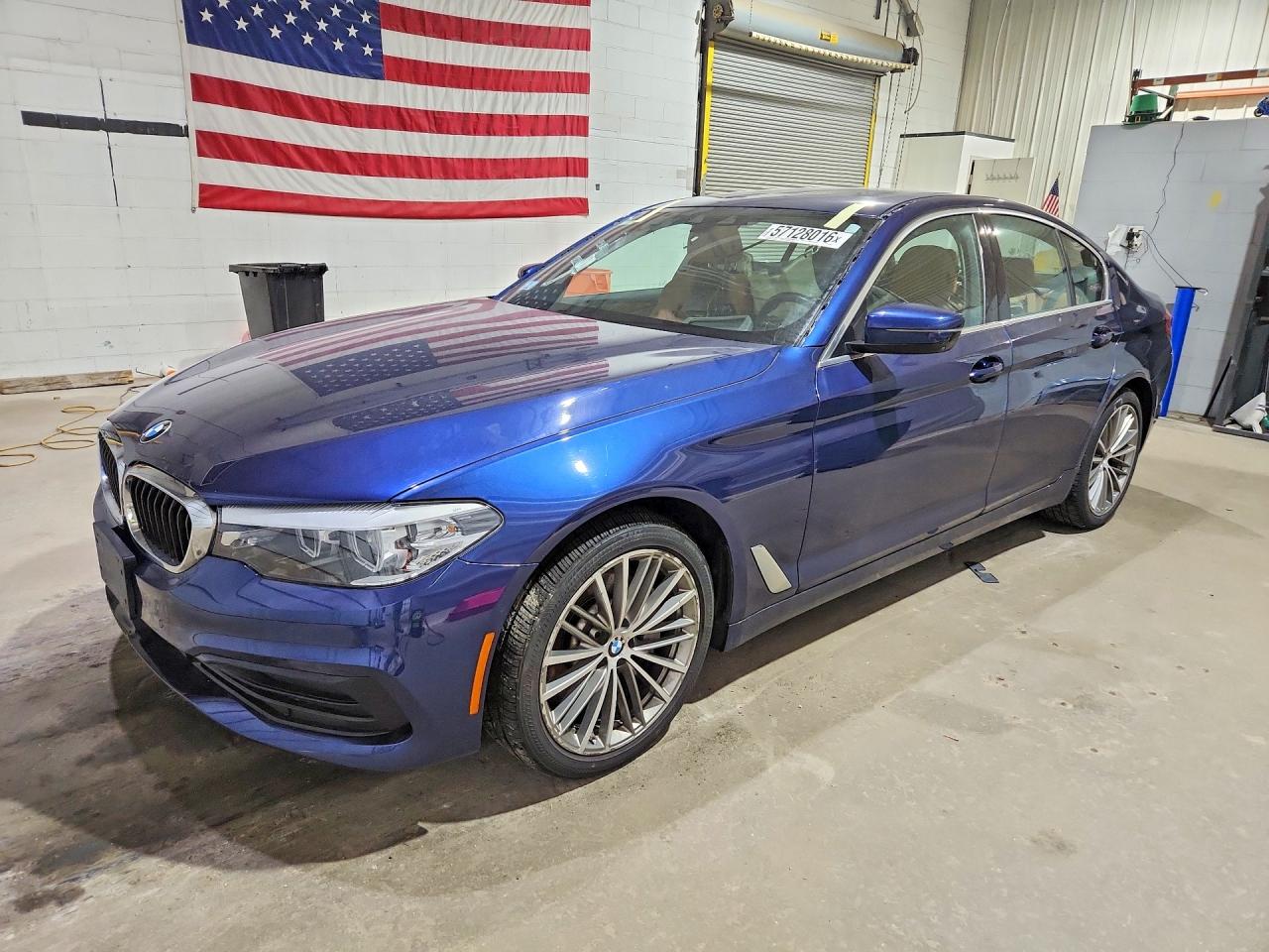 2019 BMW 5 Series 540i xDrive, VIN WBAJE7C53KWD55587 — Ранее повреждён