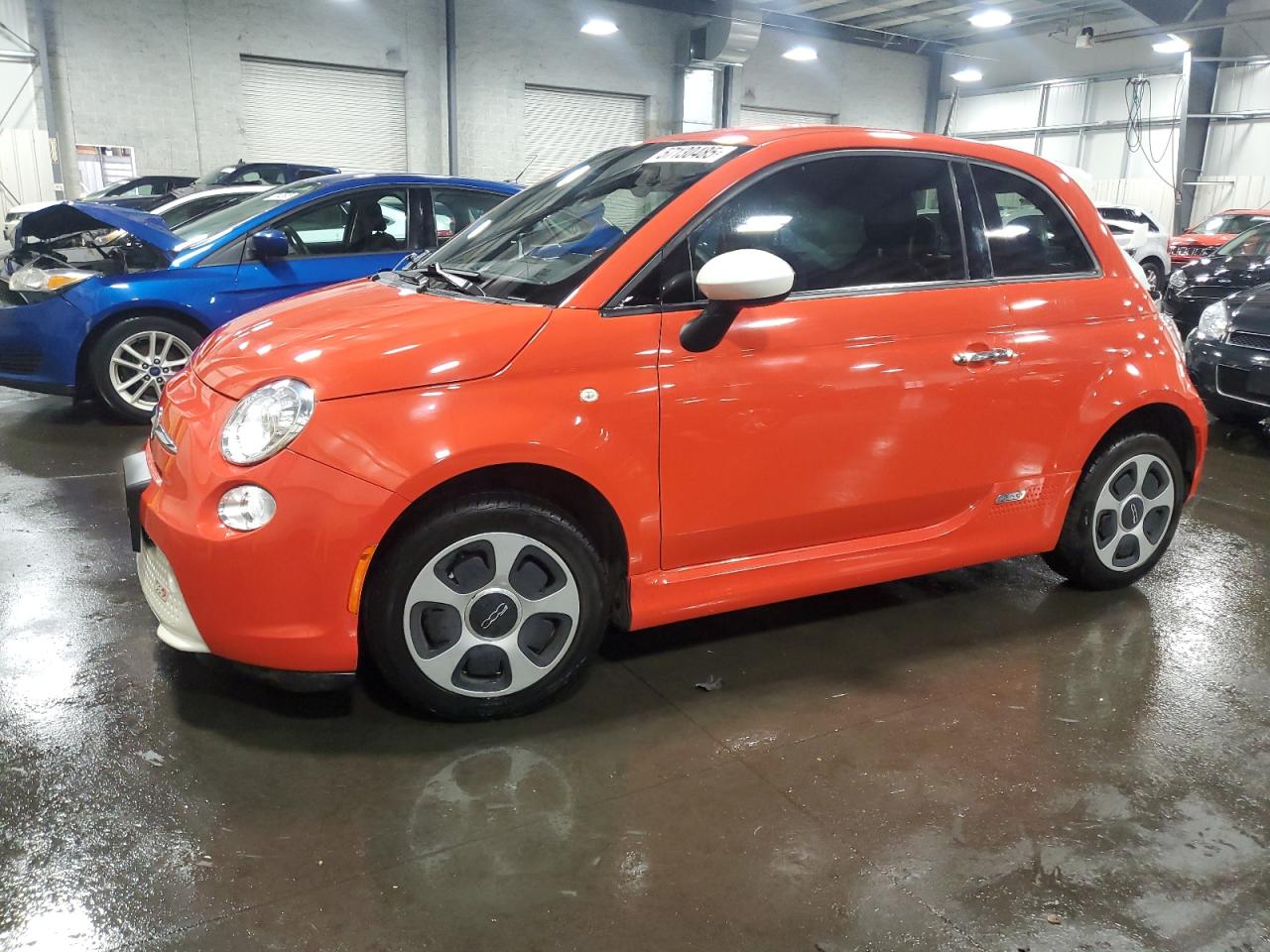 2018 FIAT 500e, VIN 3C3CFFGE4JT471691 — Side
