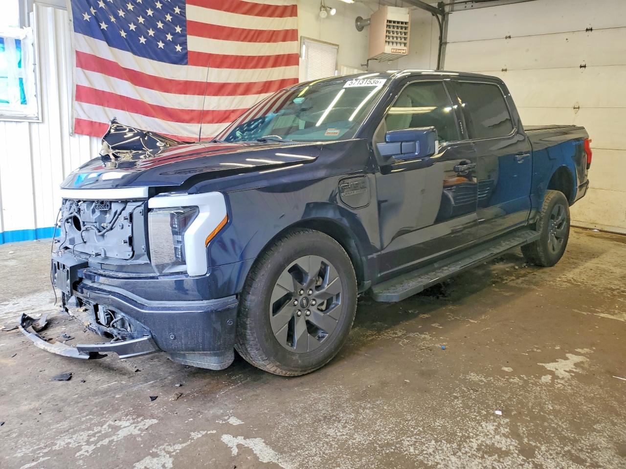 2022 Ford F-150 Lightning Lariat, VIN 1FT6W1EV1NWG13686 — Front end