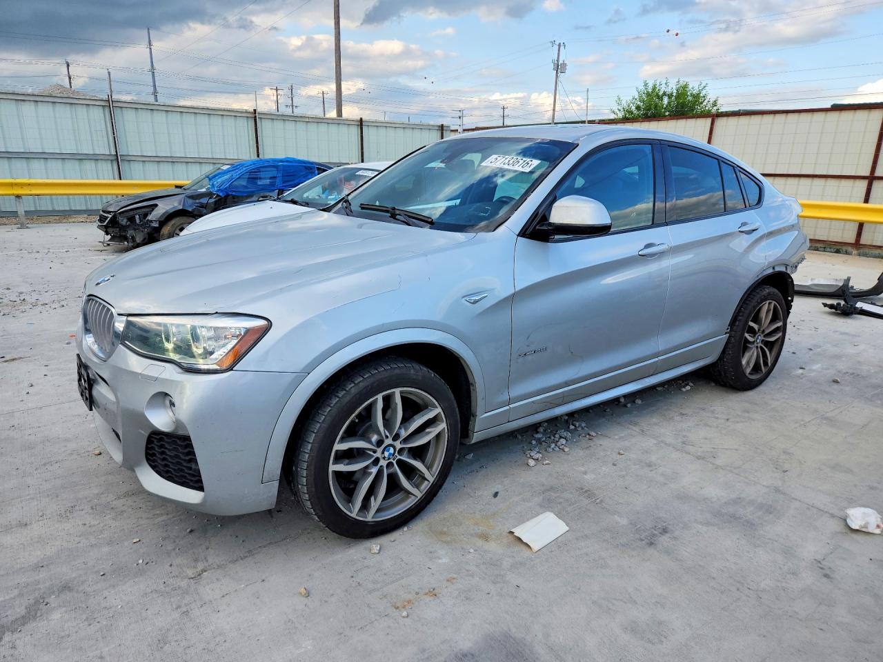 2016 BMW X4 xDrive28i, VIN 5UXXW3C55G0M89588 — Зад
