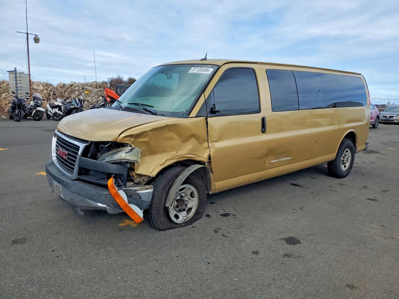 2013 GMC Savana LS, VIN 1GJZ7ZFG1D1150428 — Front end