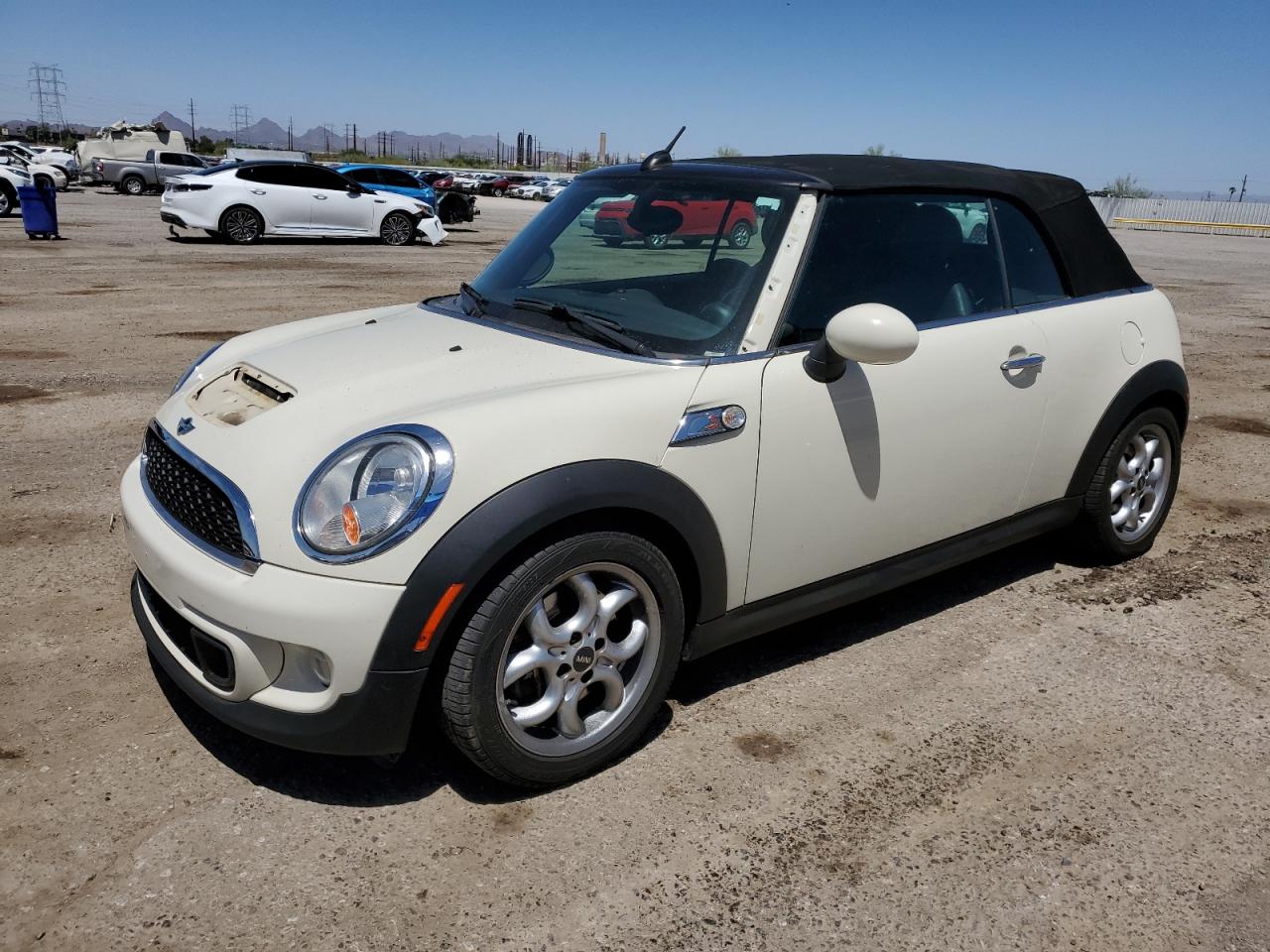 2011 MINI Convertible S, VIN WMWZP3C51BTX83131 — Механическое