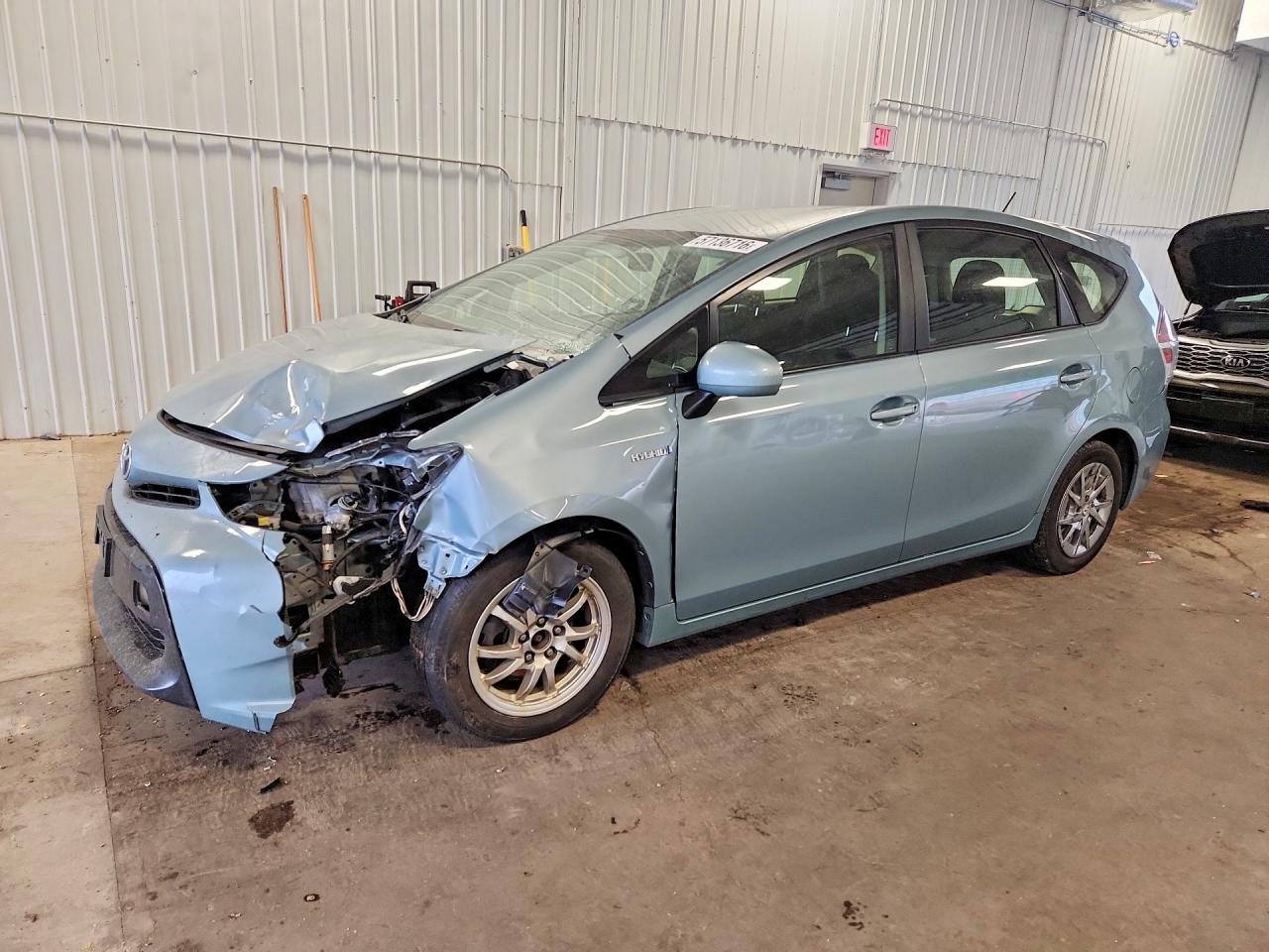 2016 Toyota Prius Two, VIN JTDZN3EUXGJ048633 — Front end