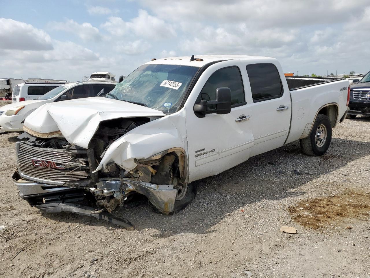 2010 GMC Sierra 2500HD SLE, VIN 1GT4K0B60AF121154 — Front end