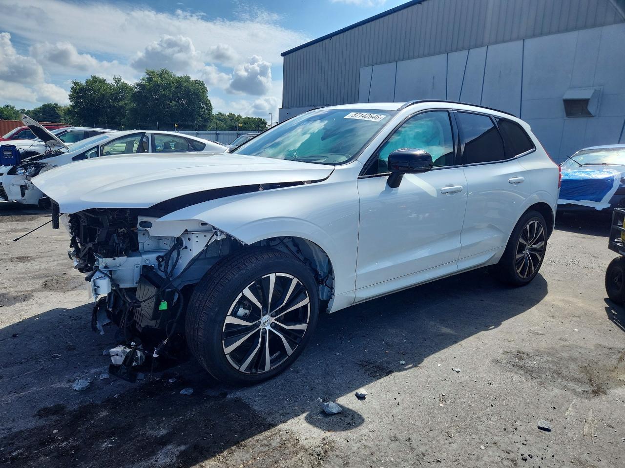 2025 Volvo XC60 Ultra, VIN YV4M12RM4S1016504 — Перед