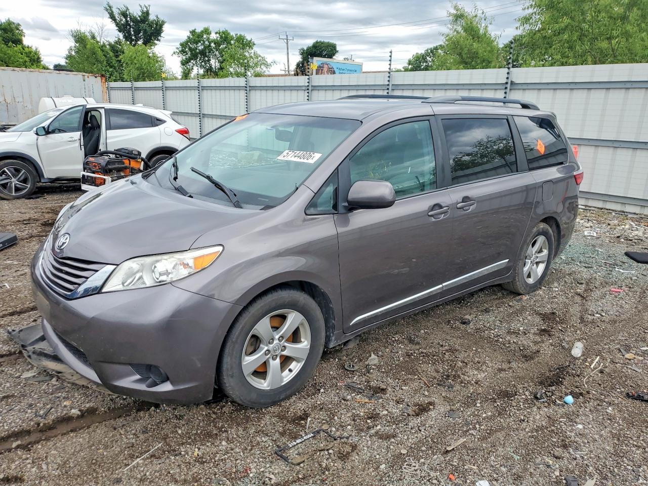 2017 Toyota Sienna LE, VIN 5TDKZ3DC5HS817378 — Rear end