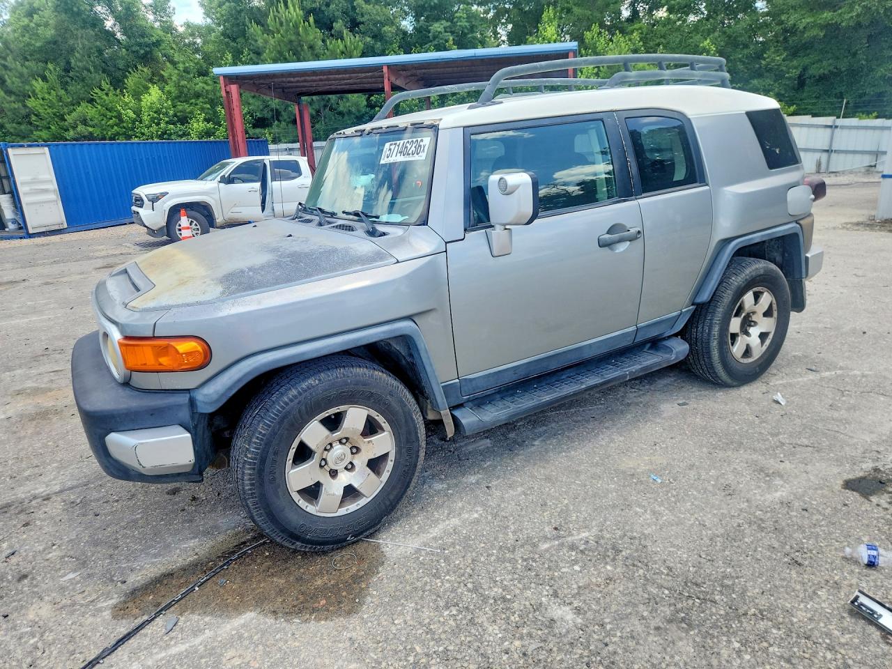 2010 Toyota FJ Cruiser, VIN JTEZU4BF4AK008656 — Minor dents and scratches