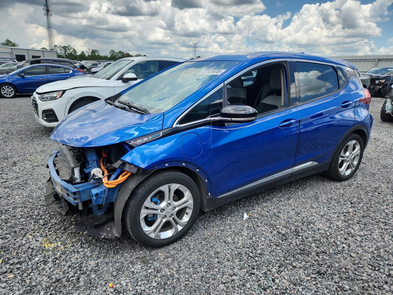 2021 Chevrolet Bolt EV LT, VIN 1G1FY6S03M4100619 — Перед
