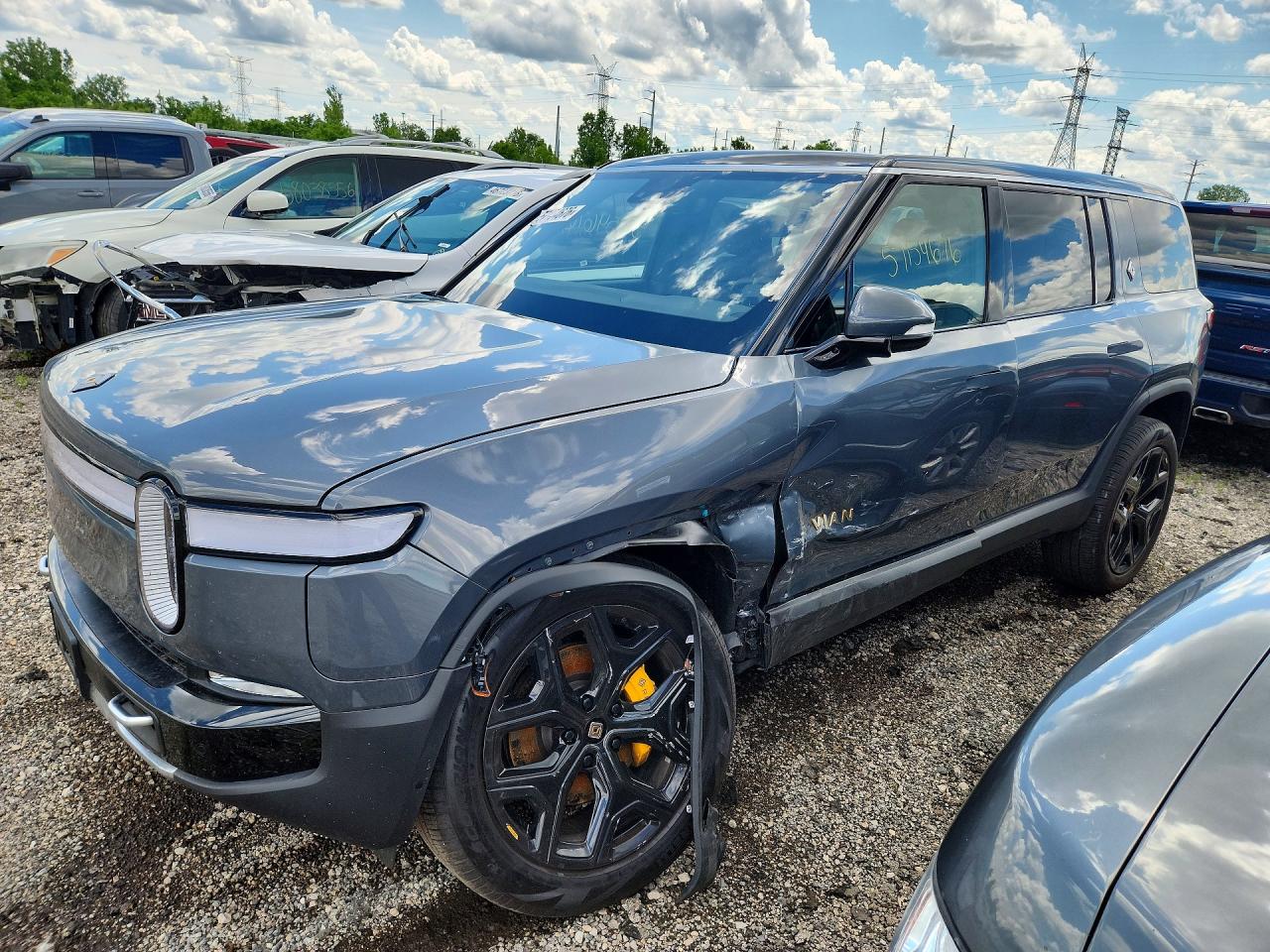 2023 Rivian R1S Adventure, VIN 7PDSGABA1PN023602 — Front end